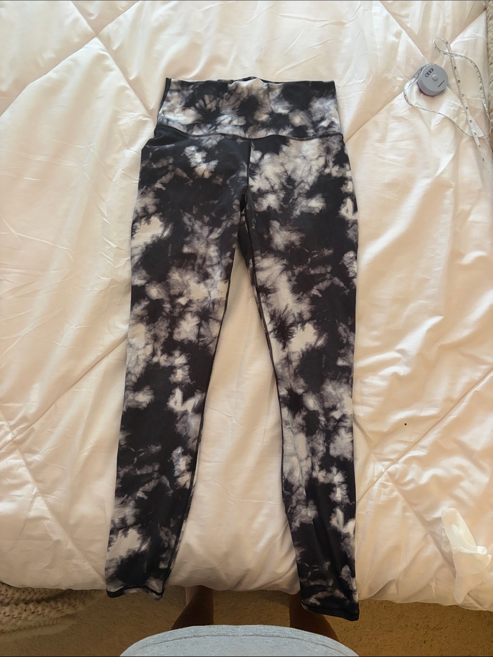 Powerhold Fabletics Black & White Tie-Dye woman’s Leggings